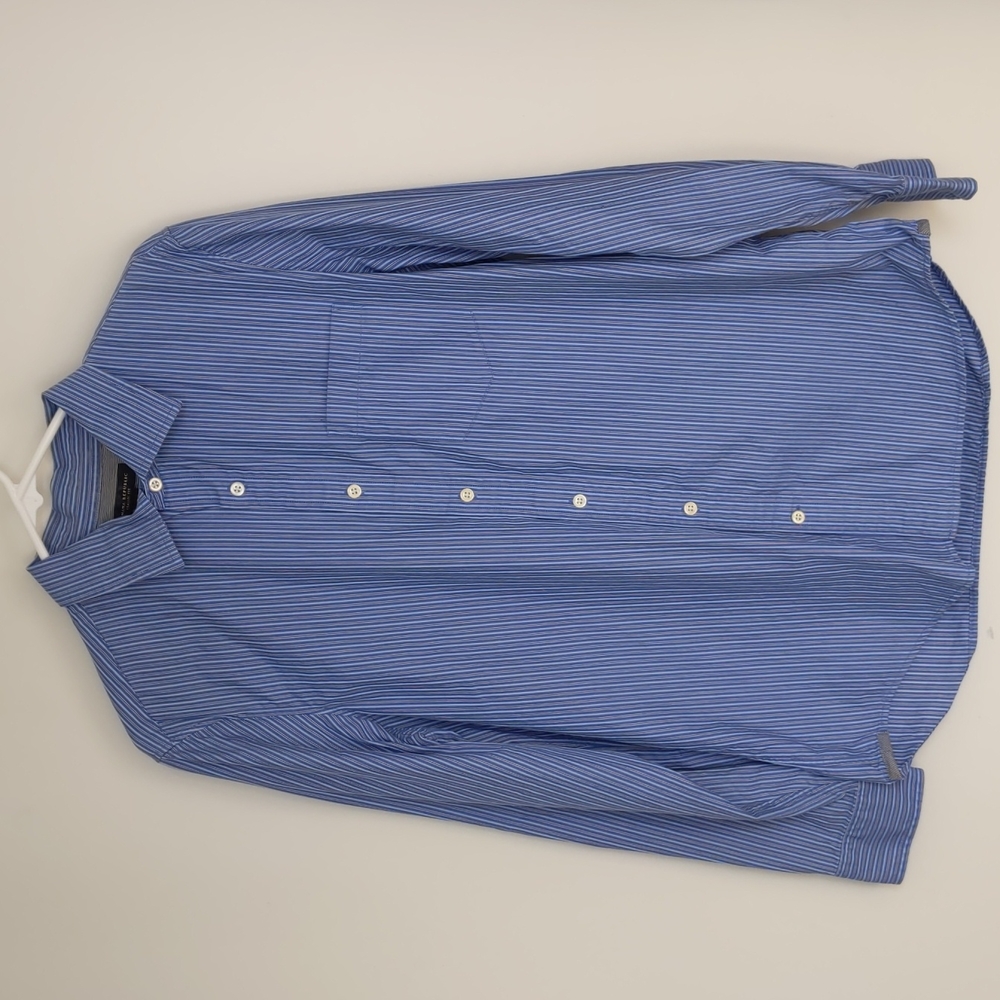 Banana Republic men's classic fit button down shirt